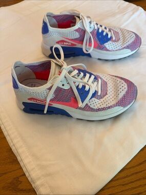 Nike Air Max Women’s Sneakers - White Pink Blue